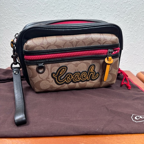 Coach Handbags - Auth Coach Signature Beige Black PVC
Leather Clutch Bag W/Dust bag